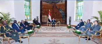 خبير يوضح دلالة توقيت لقاء الرئيس السيسي نائب رئيس مجلس السيادة السوداني