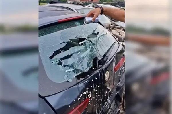 فيديو صادم.. ماذا سيحدث إذا استخدمت مشروب "ريد بُل" على سيارتك؟