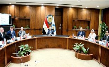 وزير البترول يسلم الرخصة الثانية لمزاولة نشاط تموين السفن بالوقود بالموانئ المصرية 