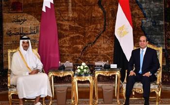 الرئيس السيسي يبحث مع أمير قطر سبل تعزيز التعاون الثنائي بين البلدين