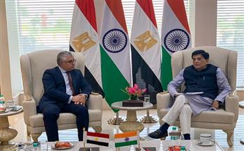 رئيس اقتصادية قناة السويس يبحث مع وزير الصناعة الهندي زيادة التعاون