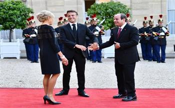 ماكرون يستقبل الرئيس السيسي في قصر الإليزيه للمشاركة في مأدبة عشاء (صور)