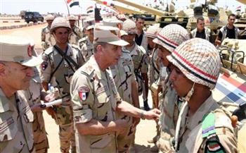 وزير الدفاع يشهد إجراءات تفتيش الحرب لإحدى تشكيلات الجيش الثانى الميداني
