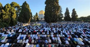 100 ألف فلسطيني يؤدون صلاة عيد الأضحى في رحاب المسجد الأقصى