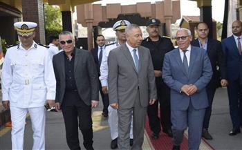 محافظ بورسعيد يزور قوات الأمن ويقدم التهنئة للضباط والجنود بمناسبة عيد الأضحى