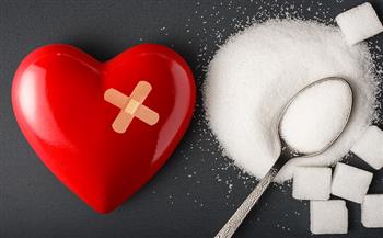 خطورة تناول المياه الغازية والحلويات.. تعرفي على أضرار السكر على صحة قلبك
