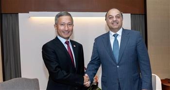 نائب رئيس الوزراء القطرى يلتقي وزير الخارجية السنغافوري