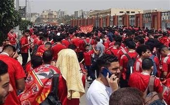 بدء توافد جماهير الأهلي بمحيط استاد القاهرة لحضور مباراة الوداد 