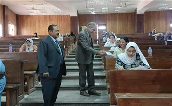 نائب رئيس جامعة أسوان يتابع امتحانات الفصل الدراسي الثاني بكلية الآثار 