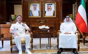 وزير الخارجية الكويتي يلتقي قائد الأسطول الخامس الأمريكي 