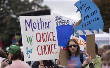 خبراء: حظر الإجهاض في الولايات المتحدة يعرض ملايين النساء والفتيات للخطر 