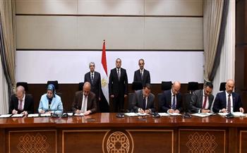 «مدبولي» يشهد توقيع عقود لتحويل الأماكن التابعة لشركات الاتصالات في مصر للعمل بالطاقة النظيفة