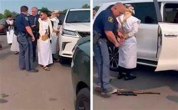 القبض على العريس ومرافقيه.. الشرطة الأمريكية تتدخل في موكب زفاف يمني (فيديو)