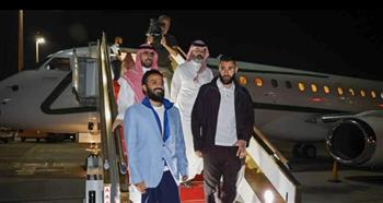 بنزيما يصل السعودية بعد الانضمام لاتحاد جدة
