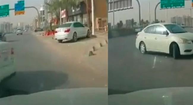 نجى من كارثة.. سائق يفقد السيطرة على سيارته وسط الطريق السريع
