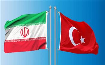 تركيا وإيران تؤكدان ضرورة تعزيز التعاون العسكري ونقل الخبرات بين البلدين
