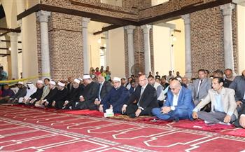 محافظ القاهرة يؤدى صلاة الجمعة بمسجد الظاهر بيبرس احتفالا بانتهاء تطويره