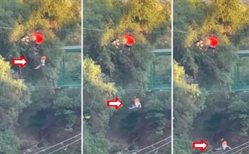 فيديو مروع.. لحظة سقوط طفل من حبل انزلاق على ارتفاع 12 مترًا