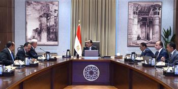 رئيس الوزراء يتابع مع محافظ جنوب سيناء موقف تنفيذ مشروعات تنموية وخدمية