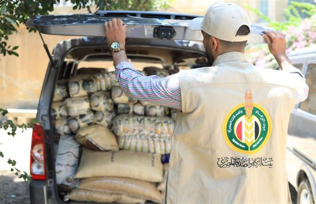 «بيت الزكاة والصدقات المصري» يوزع 4 أطنان من المواد الغذائية للأيتام والمسنين