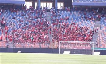 توافد جماهير الأهلي والزمالك على استاد القاهرة لمتابعة مباراة القمة
