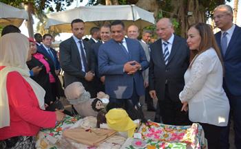 وزير التنمية المحلية ومحافظ القاهرة يفتتحان معرض الحرف اليدوية