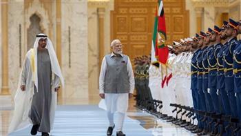 رئيس الإمارات يبحث مع رئيس وزراء الهند سبل تعزيز السلام والاستقرار بالعالم 