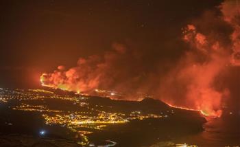 إجلاء مئات من سكان جزيرة لا بالما الإسبانية بسبب حريق غابات
