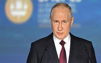 بوتين يتلقى تقاريرا من نائب رئيس الوزراء ومدير جهاز الأمن الفيدرالي ومن رئيس جمهورية القرم 