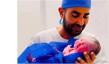 أحمد سعد يرزق بمولودته الجديدة مريم (صور)