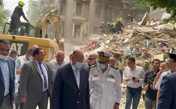 محافظ القاهرة: لجنة هندسية لفحص العقار المنهار بحدائق القبة وإخلاء العقارات المجاورة
