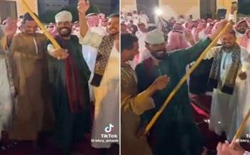 فيديو مبهج.. مصريون يشعلون حفل زفاف سعودي برقصة الدحية