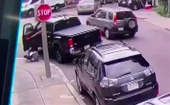 رد فعل صادم من لص وجد طفلًا رضيعًا في سيارة يسرقها (فيديو)
