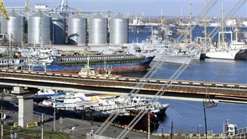 أوكرانيا: روسيا تستهدف عمدًا مستودعات الحبوب والبنية التحتية بميناء أوديسا