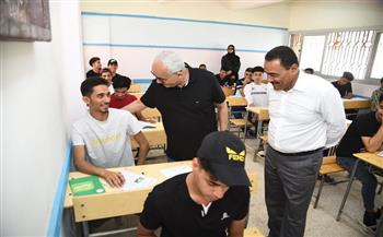 وزير التعليم ومحافظ مطروح يتفقدان عددا من لجان امتحانات الثانوية العامة