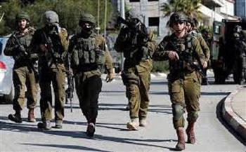 قوات الاحتلال الإسرائيلي تعتقل فلسطينياً في الخليل