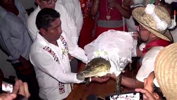 فى طقس تقليدي.. زواج رئيس بلدية فى جنوب المكسيك من تمساح