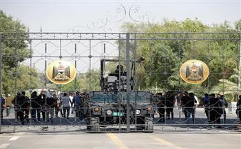 الشرطة العراقية تفرّق المتظاهرين حول سفارة السويد ببغداد 