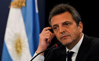 وزير الاقتصاد الأرجنتيني يعلن عزم بلاده منع دخول سفينة تنقل غازًا طبيعيًا مسالًا من روسيا