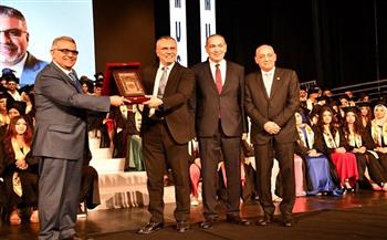 جامعة مصر للعلوم والتكنولوجيا تكرم عمرو الليثي بجائزة «أفضل إعلامي»