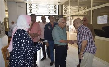 محافظ بورسعيد: بدء توزيع «كارت ميزة» لمستحقي بدل المنطقة الحرة من أصحاب المعاشات