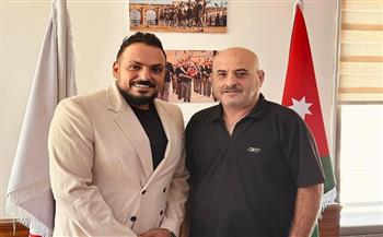 عمرو الغزاوي يقدم فعاليات الساحة الرئيسية لمهرجان جرش