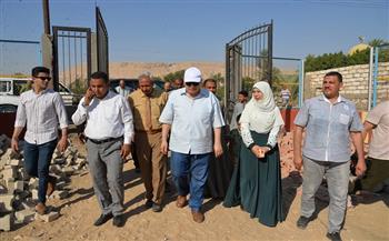 محافظ أسيوط يتفقد أعمال تنفيذ محطة معالجة صرف صحي قرية الكوم الأحمر