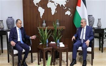 رئيس الوزراء الفلسطيني يستقبل السفير المصري لدى فلسطين