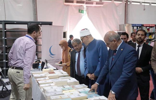 قيادات الأزهر يزورون جناح مجلس حكماء المسلمين بمعرض مكتبة الإسكندرية