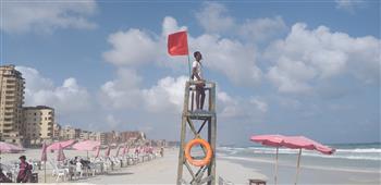 مصايف الإسكندرية: رفع الرايات الحمراء بشواطئ القطاع الغربي