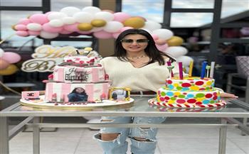 دينا فؤاد تحتفل بعيد ميلادها مع جمهورها على فيس بوك 