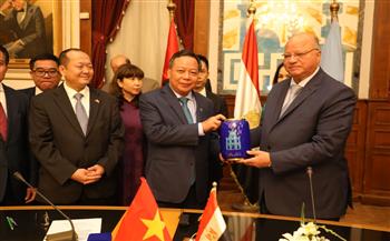 محافظ القاهرة يبحث مع نائب رئيس الوزراء الفيتنامي سبل التعاون المشترك 