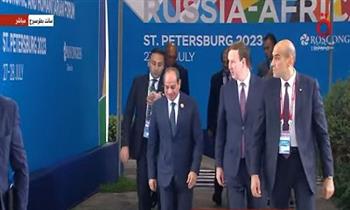 لحظة وصول الرئيس السيسي إلى مقر انعقاد القمة الإفريقية الروسية