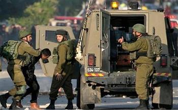 الاحتلال الاسرائيلي يعتقل شابين ويفتش منازل في الخليل